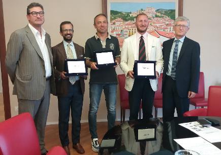 &copy; 2013 - Santarsiero e Rosa  consegnano le targhe ai tre alpinisti lucani